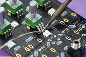 ETE leader nell'assemblaggio di schede elettroniche industriali